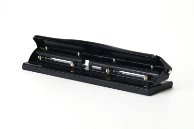 Дырокол Kw-Trio 0999D макс.:10лист. металл черный отв.:4