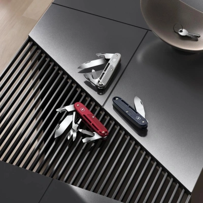 Нож перочинный Victorinox Synergy X Alox (0.8226.20) 93мм 10функц. красный карт.коробка