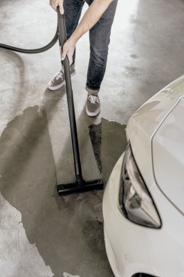 Строительный пылесос Karcher WD 2 Plus S V-15/4/18 1000Вт (уборка: сухая/влажная/выдув/сбор воды) желтый