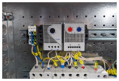 Шкаф коммутационный ЦМО (ШТВ-Н-12.6.5-4ААА-Т1) настенный 12U 600x530мм пер.дв.металл несъемн.бок.пан. 150кг серый 120град. уличный всепогодный с вентилятором с нагревателем укомплектованный