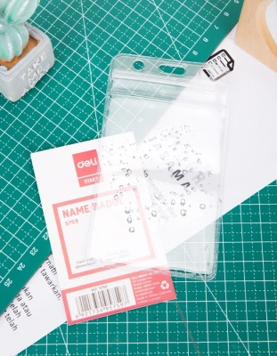 Бейдж для пропуска Deli E5759 68х118мм вертикальный без крепления ПВХ прозрачный (упак.:10шт)