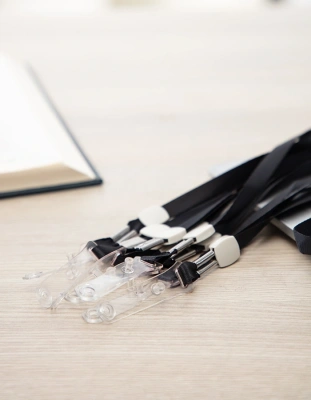 Шнур для бейджа Deli E5764 48.5х1см нейлон ассорти (упак.:20шт) пластиковый пакет