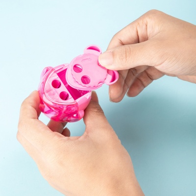 Точилка для карандашей ручная Deli Пингвин E0563 2 отверстия пластик ассорти блистер