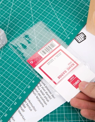 Бейдж для пропуска Deli E5759 68х118мм вертикальный без крепления ПВХ прозрачный (упак.:10шт)