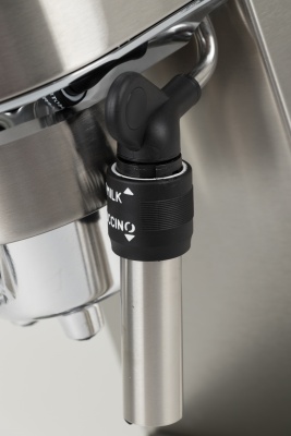 Кофеварка рожковая Delonghi EC685.M 1350Вт серебристый/черный