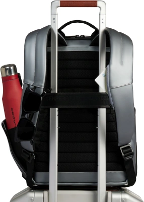 Рюкзак мужской Piquadro Corner 2.0 CA6464C2OW/MGR серебристый/черный полиуретан/полиэстер