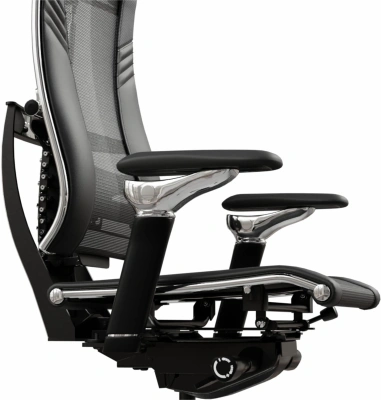 Кресло руководителя эргономичное Метта Yoga Spine Triumph B2 (Черный CC.50.15.13A) черный сиденье черный сет./экокожа с подголов. крестов.5-луч. металл хром