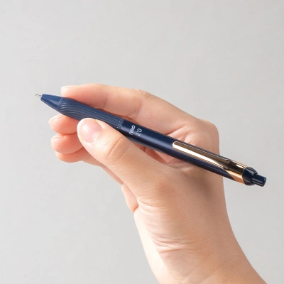 Ручка шариков. автоматическая Deli EQ88-BL d=0.7мм син. черн. карт.уп. игловидный пиш. наконечник резин. манжета чернила пониженной вязкости