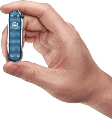 Нож перочинный Victorinox Classic SD Alox LE26 (0.6221.L26) 58мм 5функц. синий подар.коробка