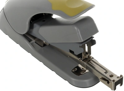 Степлер настольный Kw-Trio 5618GR/GREEN Soft-Touch 24/6 24/8 26/6 26/8 (40листов) снижение усилия серый/зеленый 100скоб