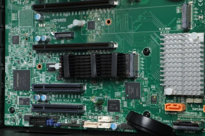 Сервер IRU Rock S9105P 1x4410T 2x16Gb 1x1Tb SSD C741 AST2600 2xGigEth 1x750W w/o OS (2141412)