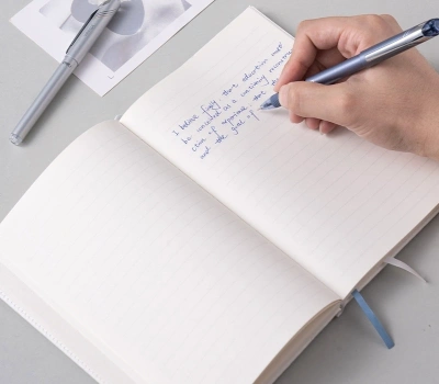 Ручка шариков. Deli Xtream (EQ47-BL) d=0.7мм син. черн. карт.уп. игловидный пиш. наконечник резин. манжета чернила пониженной вязкости