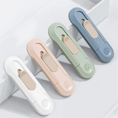 Нож канцелярский Deli NS065green шир.лез.12мм выдвижное лезвие пластик зеленый блистер