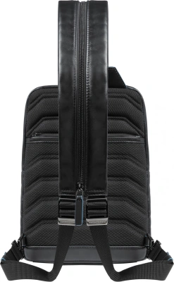 Рюкзак слинг мужской Piquadro Blue Square CA6589B2/N черный натур.кожа