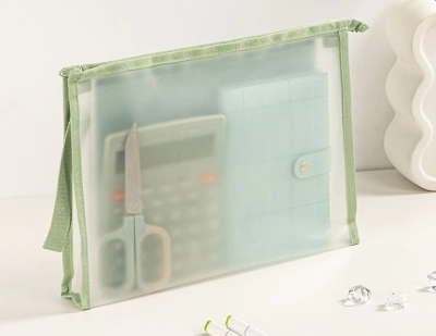 Папка на молнии Deli PP109BLUE A4 ЭВА прозрачный внутр. цвет молнии голубой 2 внутр. кармана