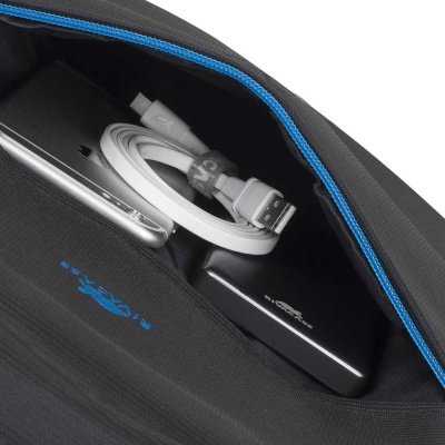 Рюкзак для ноутбука 17.3" Riva 8069 черный полиэстер (8069 BLACK)