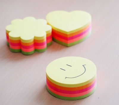 Блок самоклеящийся бумажный Stick`n 21358 67x67мм 250лист. 70г/м2 неон 5цв.в упак. вырубной "круг"