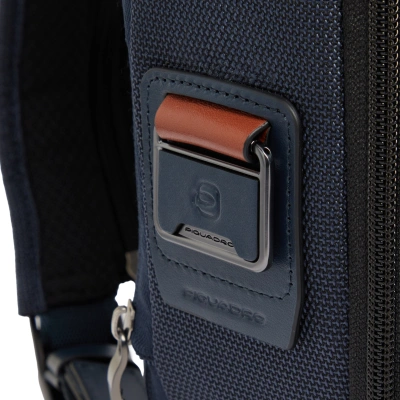 Рюкзак слинг мужской Piquadro Oberon CA7277W150/BLU синий нейлон/натур.кожа